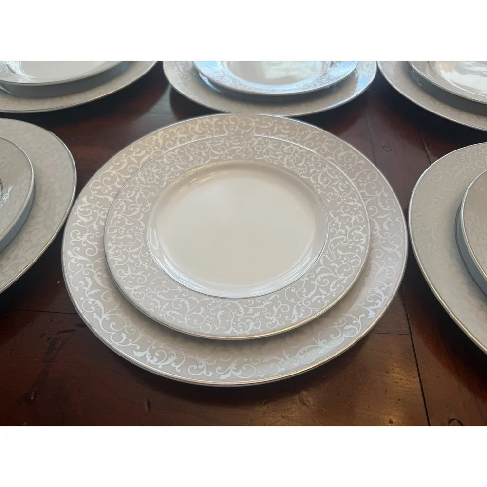 Set of 12 Mikasa Parchment Salad Plates 8